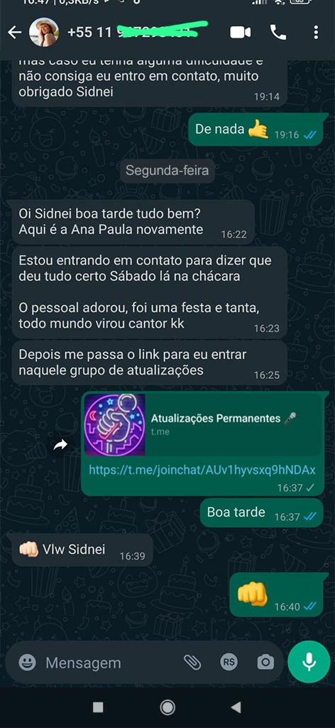 Cliente satisfeito com o karaokê